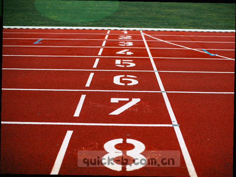 五枚球队入口标签斜向排列在深色面板上的示意图